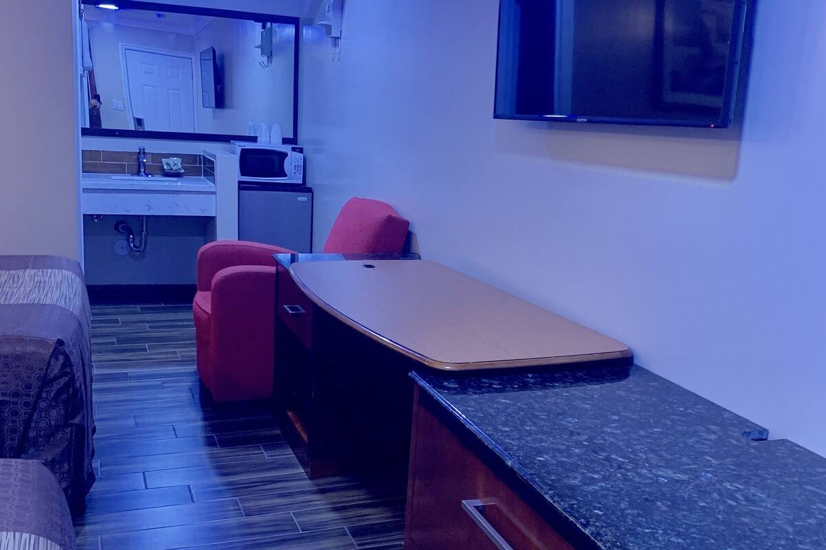Standard Double Room | Iron/ironing board, WiFi (free), bed sheets
