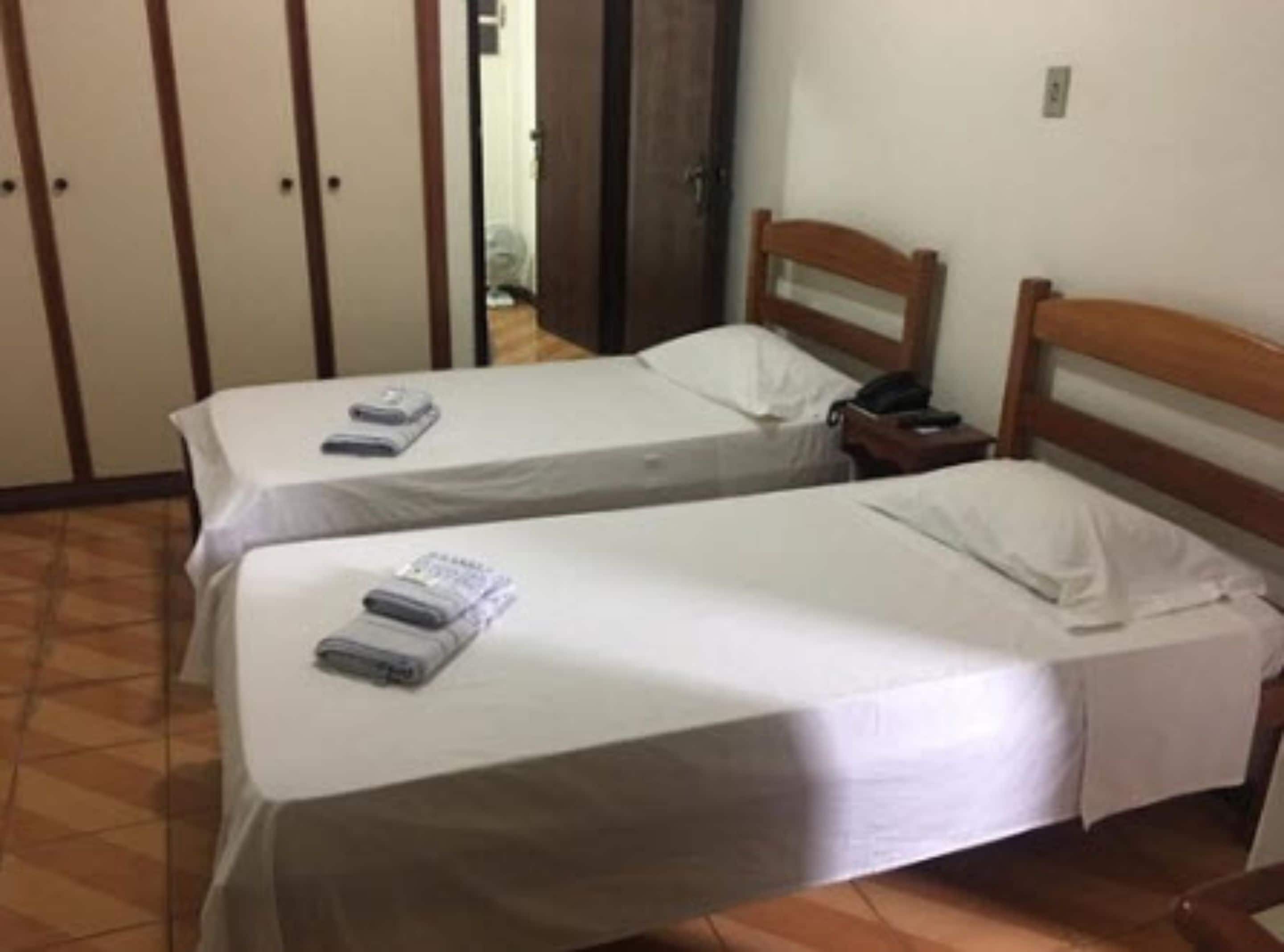 deluxe double room | minibar, desk, free wifi, bed sheets