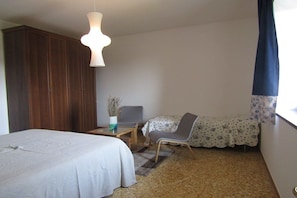 3 bedrooms, desk, iron/ironing board, travel cot