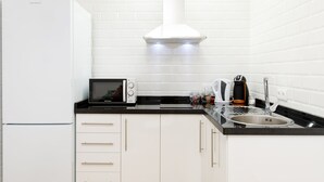 Fridge, microwave, stovetop, toaster - Armijorooms (Nerja)