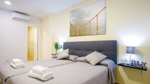 Standard Double Room | WiFi (free), individually decorated, bed sheets - Armijorooms (Nerja)