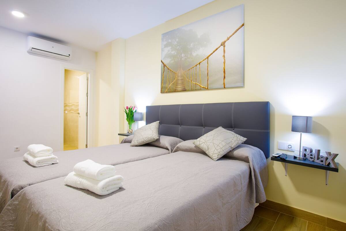 Standard Double Room | WiFi (free), individually decorated, bed sheets