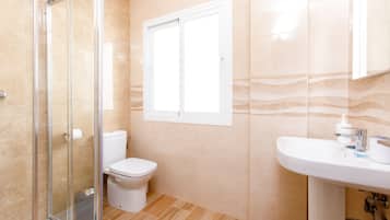 Superior Room | Bathroom
