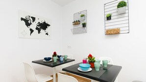 Fridge, microwave, stovetop, toaster - Armijorooms (Nerja)