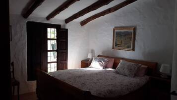 5 bedrooms, iron/ironing board, travel crib, free WiFi