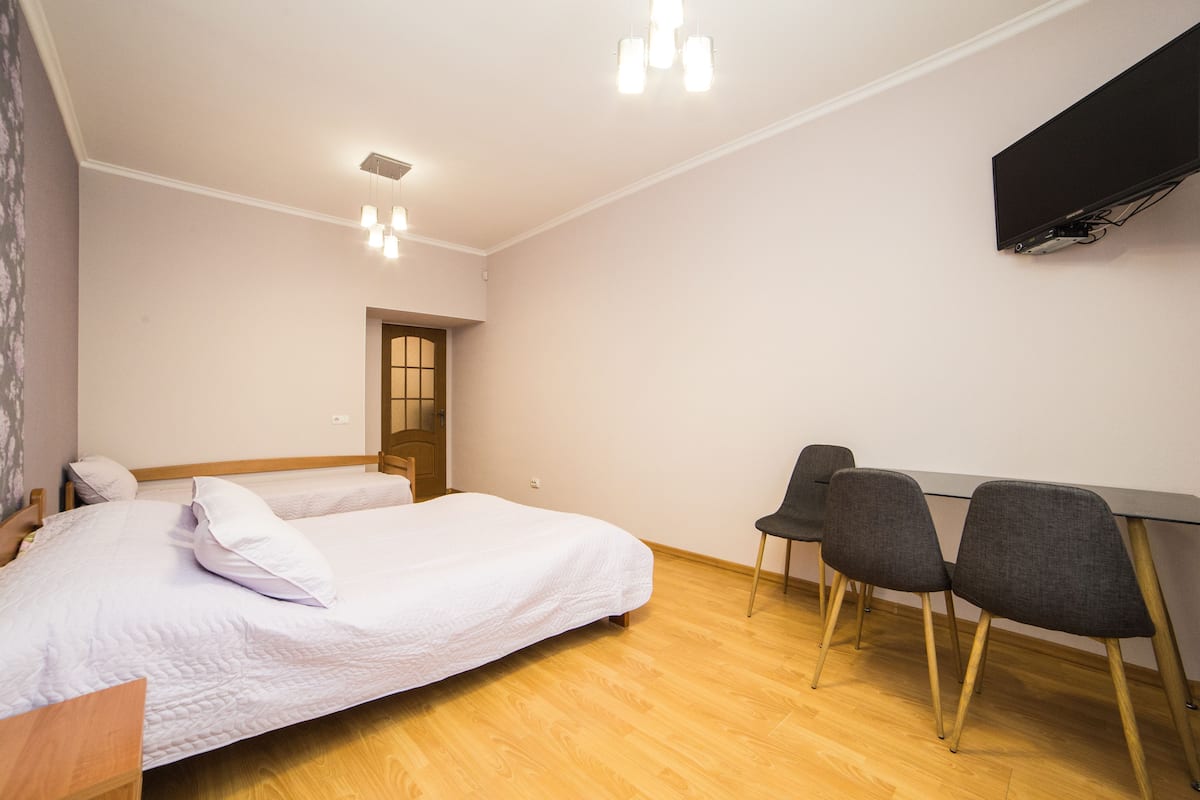 Departamento estándar (2) | Tabla de planchar con plancha, cuna de viaje y wifi gratis