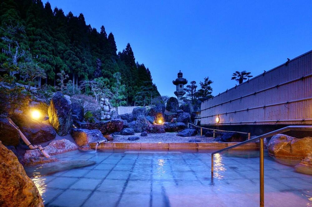 Baden Akebi