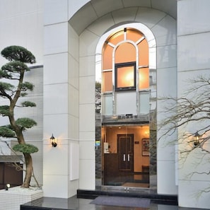 Exterior detail - Hotel Showa Club (Atami)