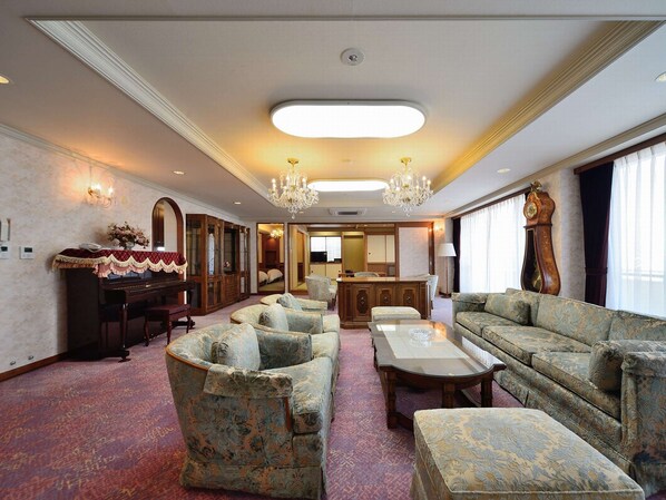 Living room - Hotel Showa Club (Atami)