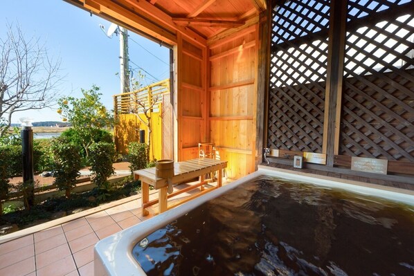 Outdoor spa tub - Kitaura Horai Onsen Tsururun Spa & Inn (Namegata)