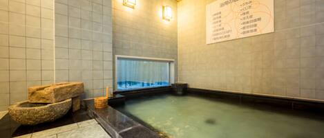 Combined shower/tub, free toiletries, hair dryer, slippers