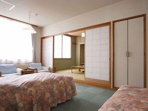 Room - Nigitatsu Kaikan (Matsuyama)