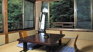 Living room - Shimobe Onsen Motoyu Ryokan Daikokuya (Minobu)