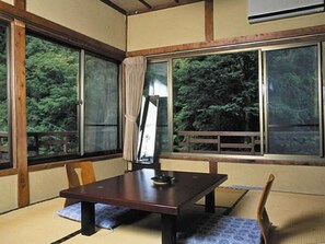 Living room - Shimobe Onsen Motoyu Ryokan Daikokuya (Minobu)