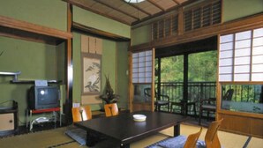 Living room - Shimobe Onsen Motoyu Ryokan Daikokuya (Minobu)