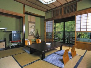 Living room - Shimobe Onsen Motoyu Ryokan Daikokuya (Minobu)