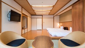 Desk, bed sheets - Ooedo Onsen Monogatari Premium Ito Hotel New Okabe (Ito)