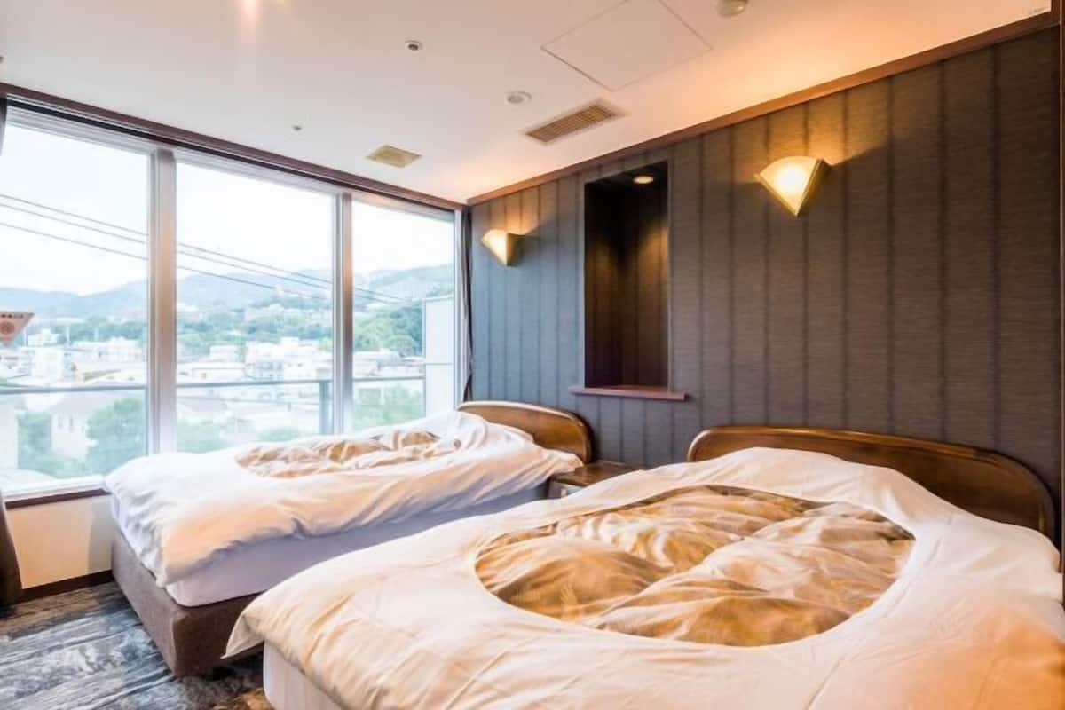 Desk, bed sheets