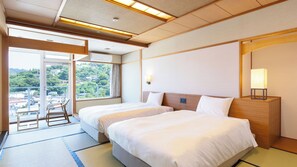 [禁煙] スタンダード和ベッドツイン 10畳 内風呂あり | デスク、ベッドシーツ