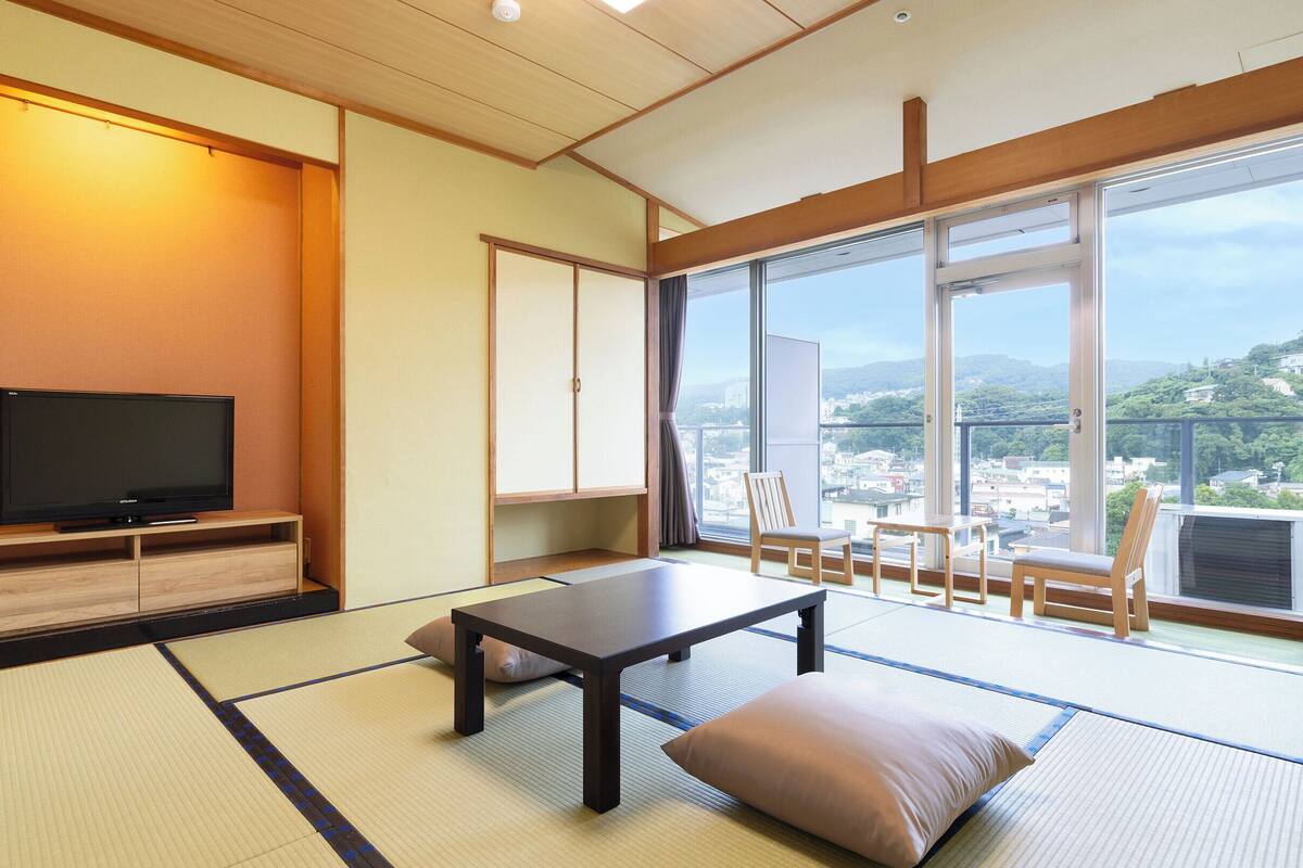 Standard Japanese-Style-Room with 8 Tatami mats - Indoor Bath - Non-Smoking | Escrivaninha, roupa de cama