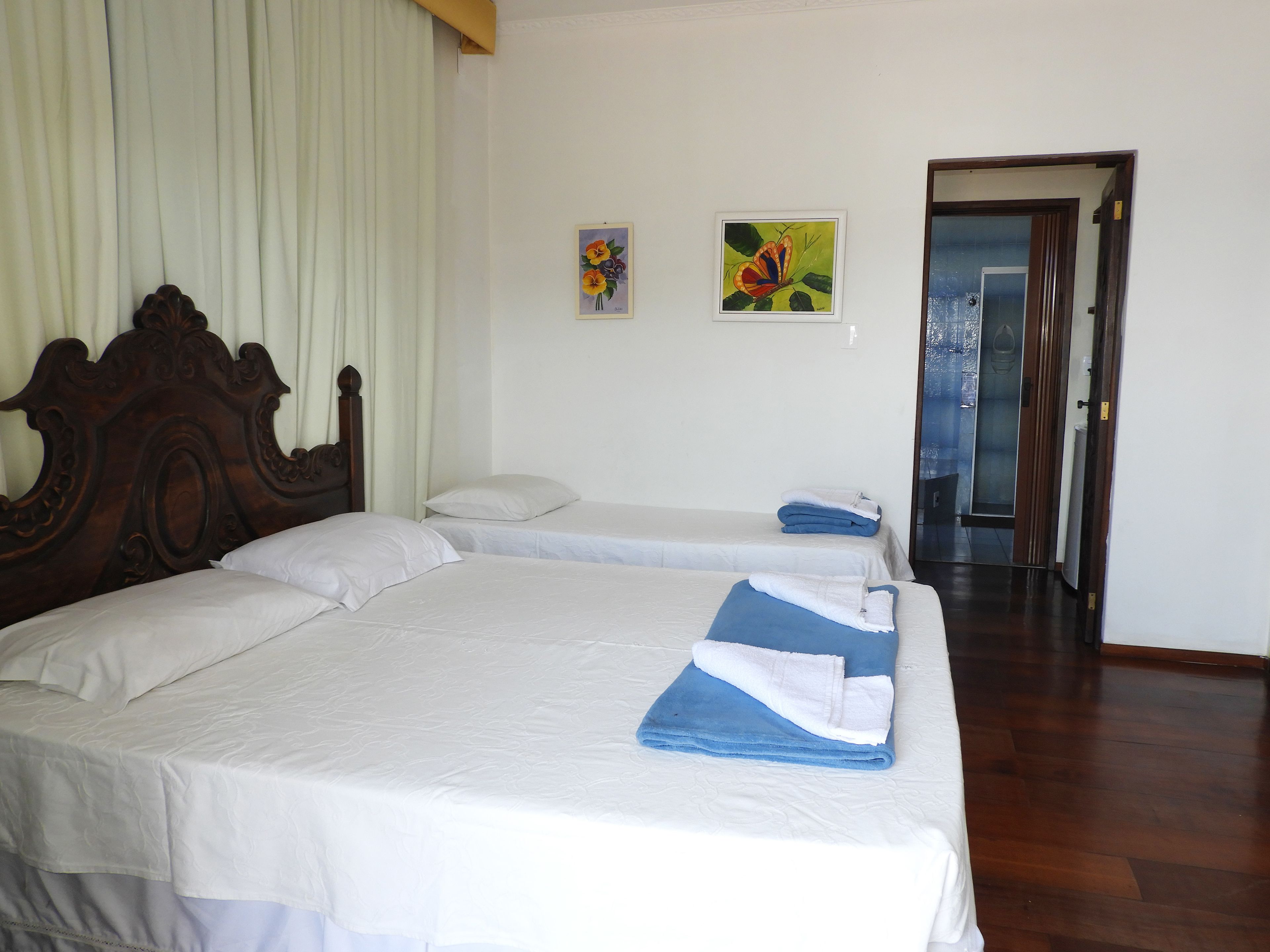 Minibar, free WiFi, bed sheets