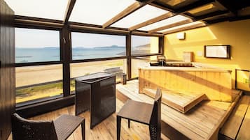 Badewanne und Dusche (separat), Quellwasserbad