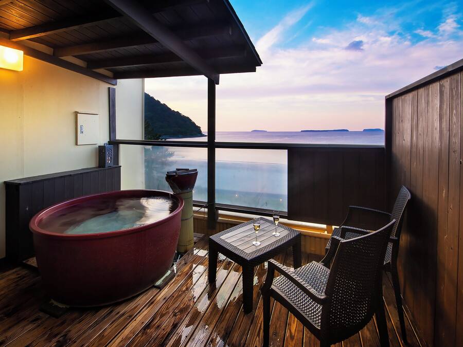 Separate tub and shower, spring water tub, free toiletries, hair dryer