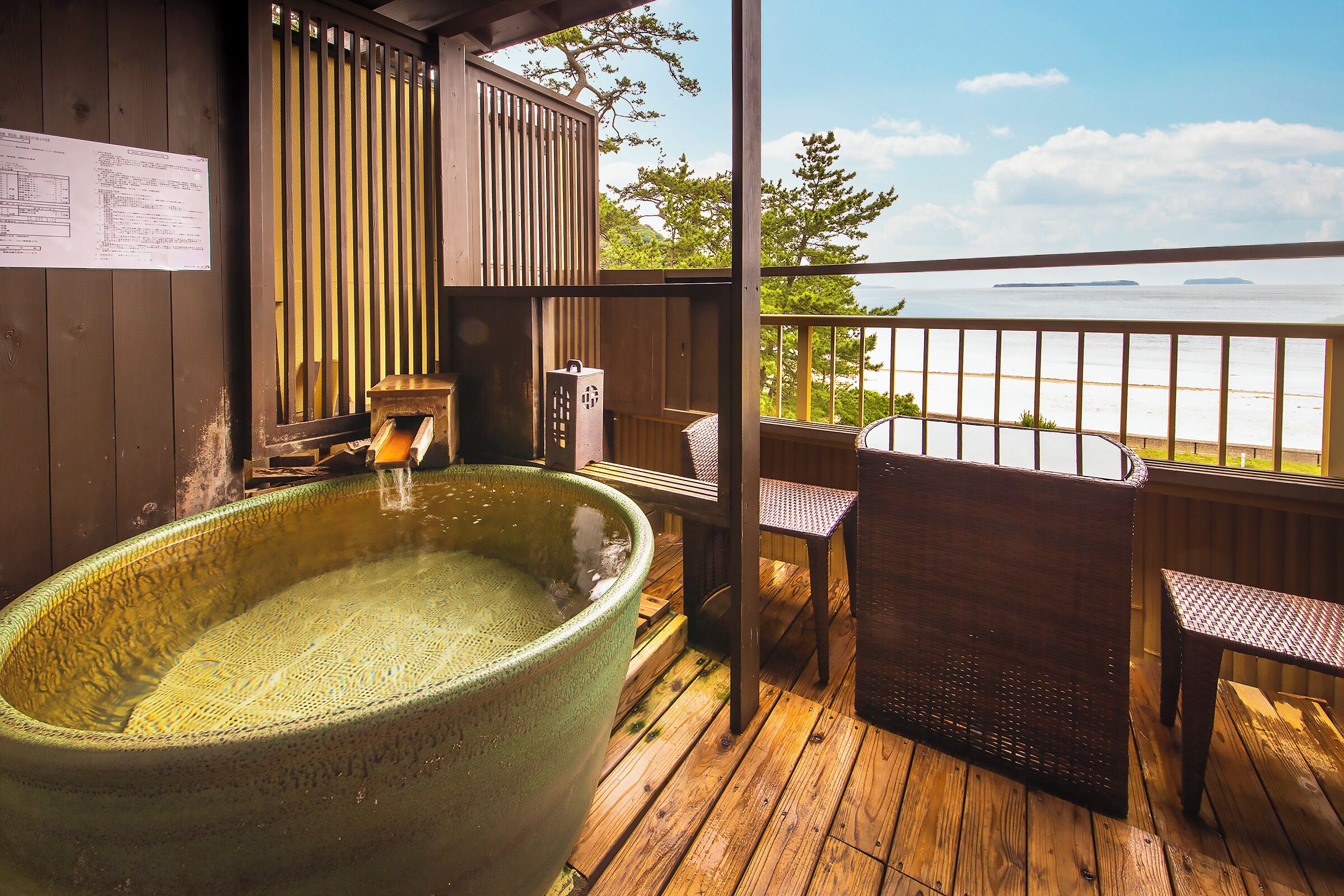 スタンダード ルーム 禁煙 オーシャンビュー | バスルーム | 個別の浴槽とシャワー、温泉浴槽、バスアメニティ (無料)、ヘアドライヤー