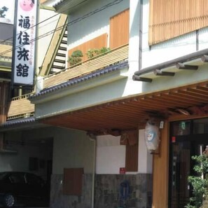 Exterior detail - Iizaka Onsen Fukuzumi Ryokan (Fukushima)