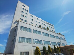 Exterior - New Grand Hotel (Shinjo)