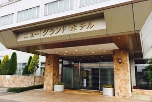 Exterior detail - New Grand Hotel Shinjo (Shinjo)