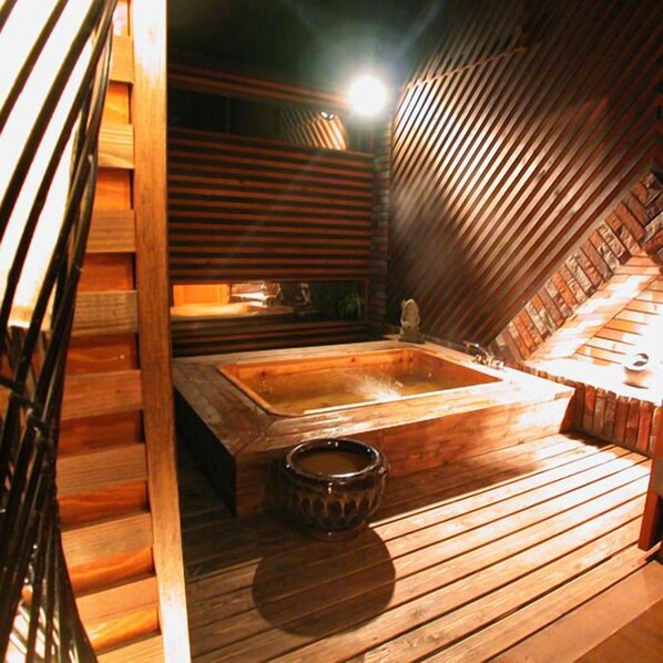 Indoor spabad