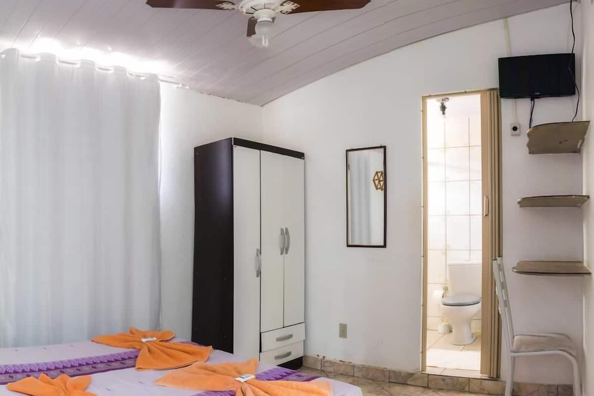 1 habitación, insonorización, wifi gratis y ropa de cama
