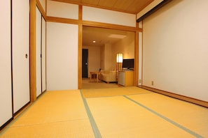 Room - OYO 44580 Hotel Sunshine (Koga)