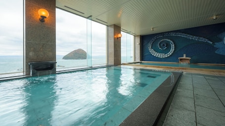 Pool. Asamushi Onsen Nanbuya Kaisenkaku