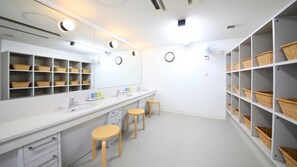 免費梳洗用品、風筒、拖鞋、坐浴桶