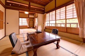 Japanese Family Style Room | Free WiFi, bed sheets - Bingoya (Kurashiki)