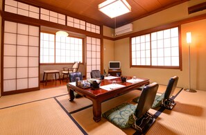 Japanese Standard Style Room | Free WiFi, bed sheets - Bingoya (Kurashiki)