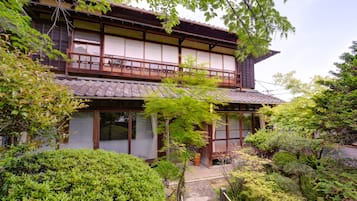 Japanese Family Style Room | Free WiFi, bed sheets