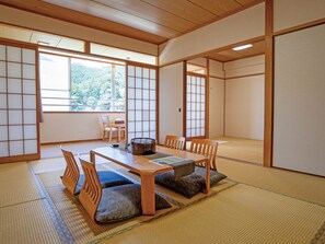 Japanese Style Room for 6 Guests with Shared Bathroom | Free WiFi, bed sheets - Kiimiso (Hashimoto)