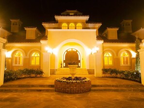 Front of property - evening/night - Sunhills Hotel (Utsunomiya)