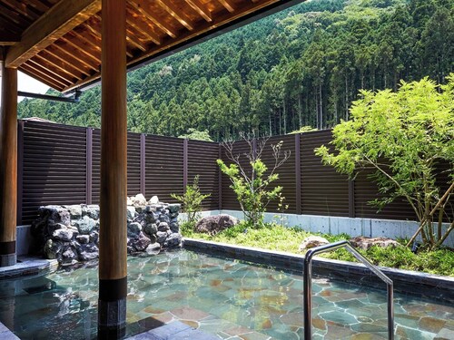 Hosenbo Lodge