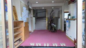 Interior entrance - Miharaya Ryokan (Gujo)