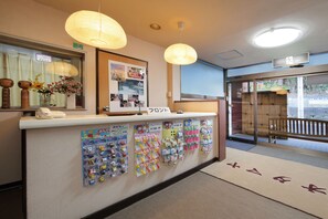 ฝ่ายต้อนรับ