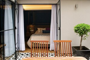 Comfort Room | In-room safe, blackout drapes, free WiFi, bed sheets