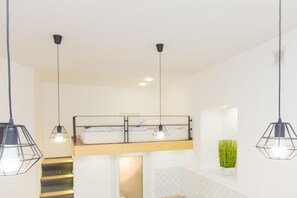 Comfort-Studio, 1 Doppelbett und Schlafsofa, Blick auf den Innenhof (11) | Bügeleisen/Bügelbrett, kostenloses WLAN, Bettwäsche