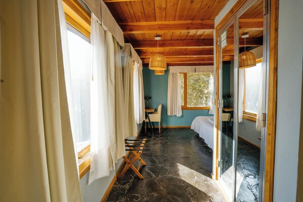 标准双人房 | 防过敏的被褥、免费 WiFi、床单