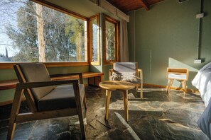 三人房 | 起居区 | 智能电视、Netflix、流媒体服务