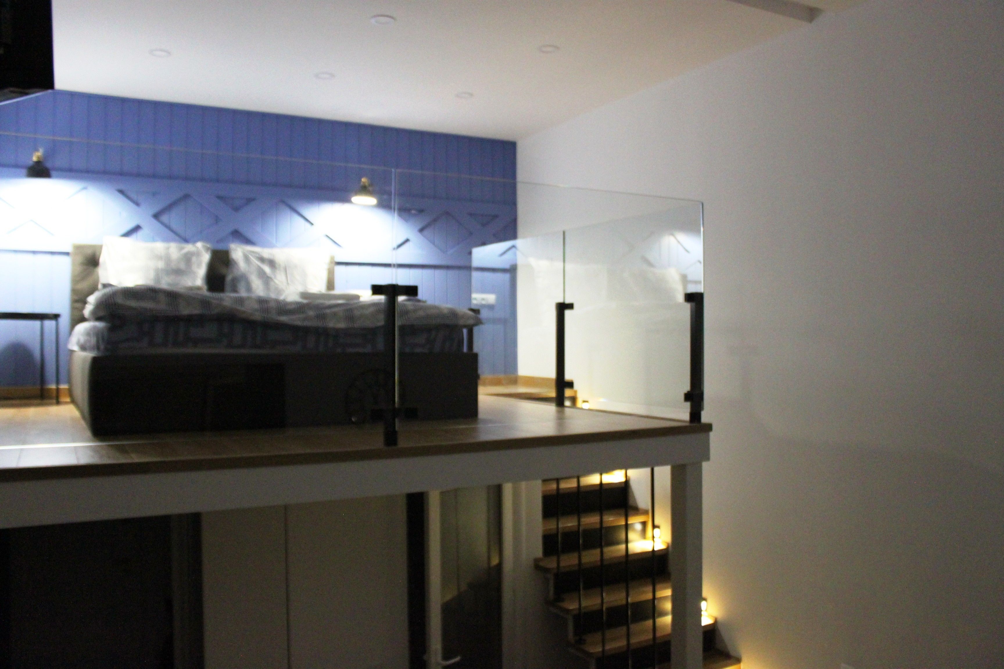 Sistema de insonorización, tabla de planchar con plancha y wifi gratis 