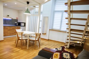 Superior Studio, 1 Queen Bed with Sofa bed, Courtyard View (14) | Private kitchen | Fridge, microwave, stovetop, electric kettle